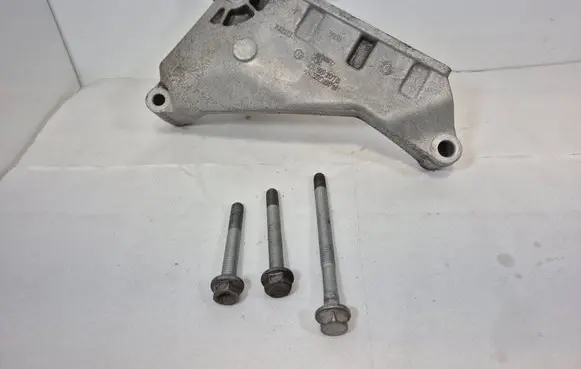 Volkswagen Transporter - Caravelle T5 Engine mounting bracket 03L199207B