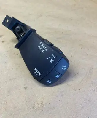 Dacia Duster II Steering wheel buttons/switches 255526831R