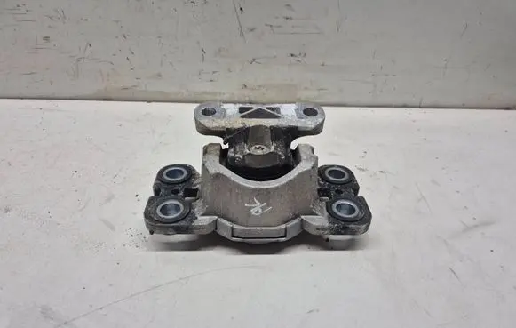 Engine mount bracket