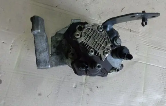 Fuel injection high pressure pump