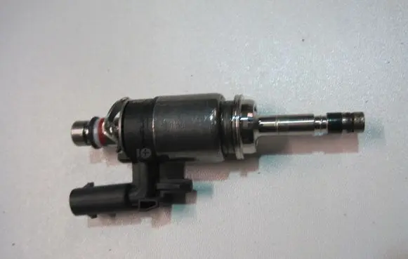 Skoda Rapid (120G, 130G, 135G) Fuel injector 04E906036AD