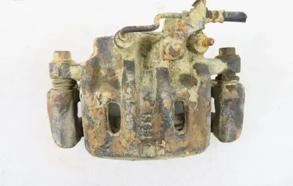 Mitsubishi Pajero Front brake caliper