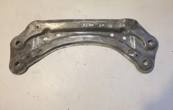 Volvo XC70 Center/middle under tray cover 