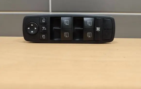 Mercedes-Benz ML W164 Electric window control switch A2518300290 03728360