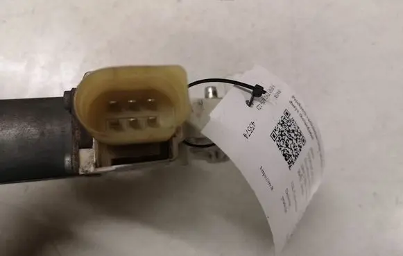 BMW 3 E90 E91 Front door window regulator motor 996625102 6927028 0130822227