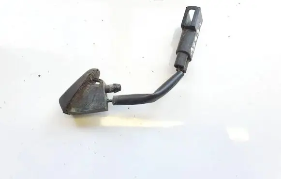 Windshield washer spray nozzle