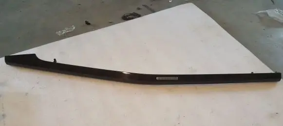Dashboard glove box trim