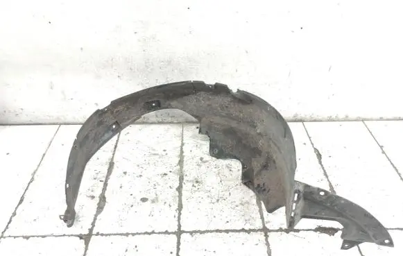 Front wheel arch liner splash guards
