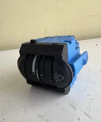 Volkswagen Touareg I Headlight level height control switch 7L6941333