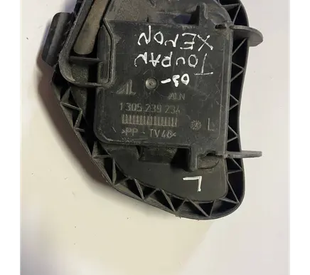 Volkswagen Touran I Headlight/headlamp dust cover 1305239234