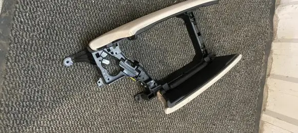 BMW 5 F10 F11 Armrest 921687308