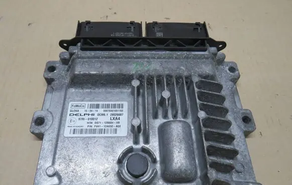 Ford Kuga II Engine control unit/module ECU 28526687 97RI010012 FV4112A650AGE