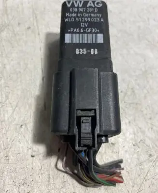Volkswagen Golf V Glow plug pre-heat relay 038907281D 51299023A PA66GF30
