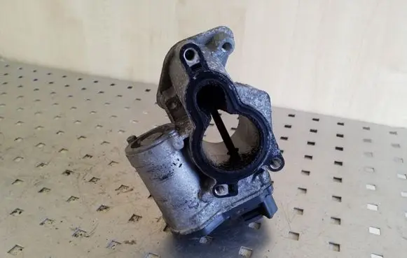 Nissan Qashqai+2 EGR valve 8200796674C A2C53217899