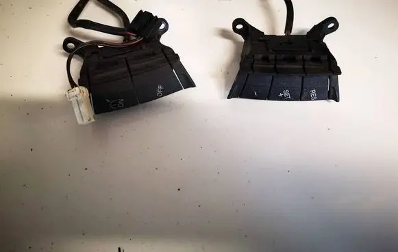 Steering wheel buttons/switches