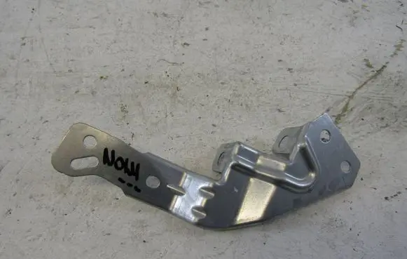 Opel Insignia B Fender mounting bracket 39063367