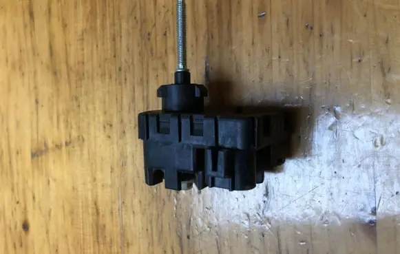 Toyota RAV 4 (XA20) Headlight level adjustment motor 