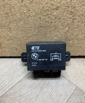 BMW 3 F30 F35 F31 Coolant fan relay 9198302 919830203 61369198302