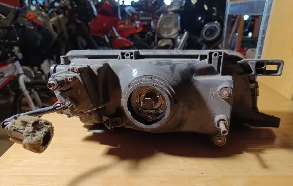 Nissan Sunny Headlight/headlamp 020278