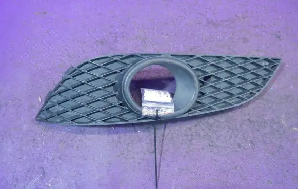 Opel Astra H Front bumper lower grill 13225764
