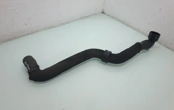Volkswagen PASSAT B8 Engine coolant pipe/hose