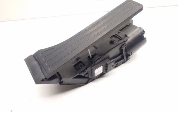 Mercedes-Benz C W205 Accelerator throttle pedal A2223002800