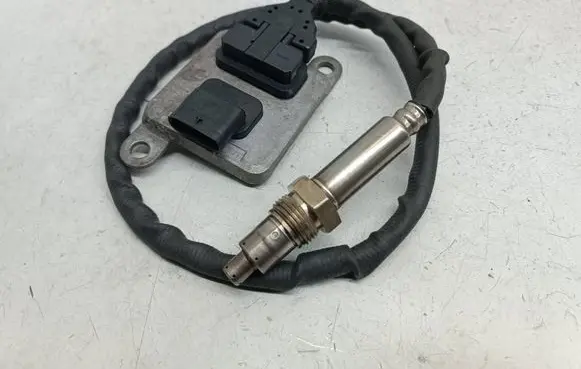 Mercedes-Benz E W212 Lambda probe sensor A0009055712 0009055712