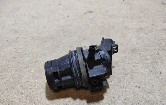 Toyota Prius (XW30) Windscreen/windshield washer pump 8533021010 0602104491