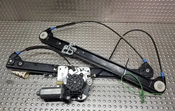 BMW X5 E53 Front door window regulator with motor S26371281 8243803