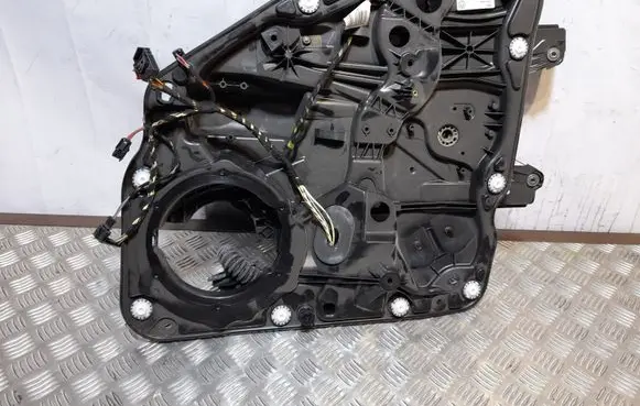 Volkswagen Touareg II Rear window lifting mechanism without motor 7P6839755A 7P6839755