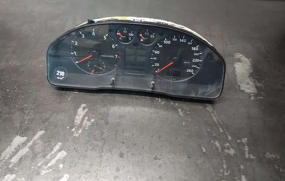 Audi A4 S4 B5 8D Speedometer (instrument cluster) 8D0919033C