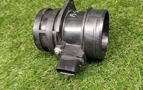 Audi A3 S3 8P Mass air flow meter 06J906461B 06F906461B