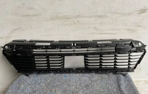 Peugeot 3008 II Front bumper lower grill 9816499377
