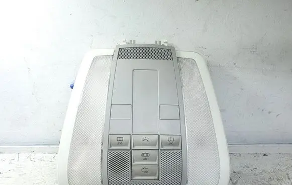 Mercedes-Benz C W204 Front seat light A2048202001 A20482020017E94