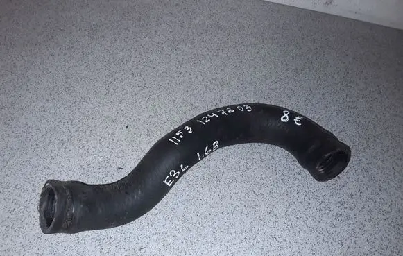 Coolant pipe/hose