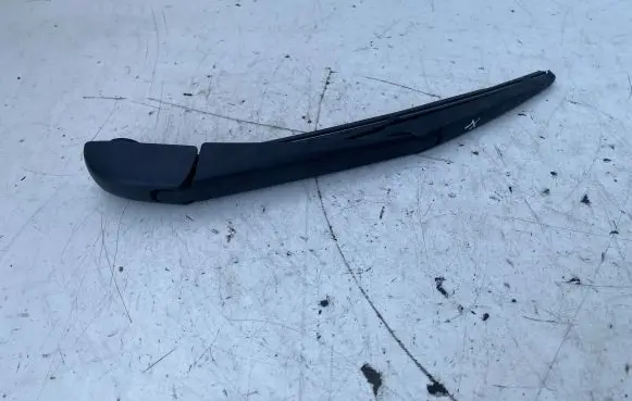 Toyota RAV 4 (XA40) Rear wiper blade 10335
