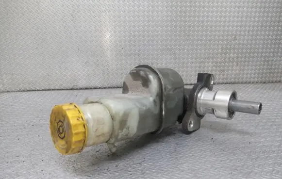 Master brake cylinder
