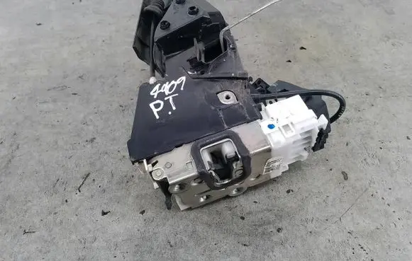 Mercedes-Benz B W245 Rear door lock 1697302235