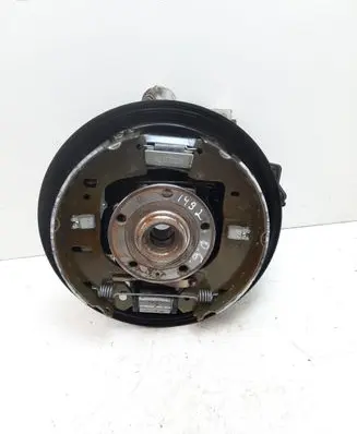 Rear wheel hub