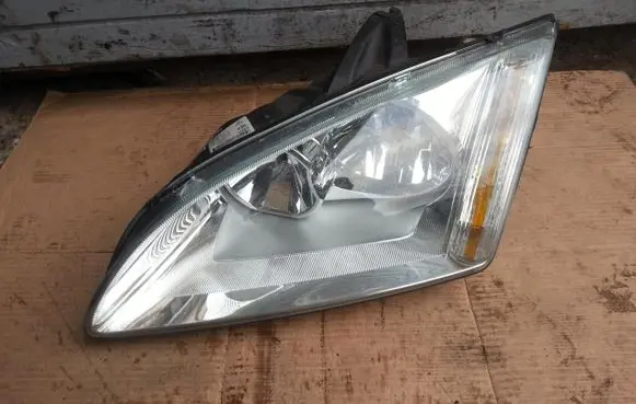 Ford Focus Headlight/headlamp