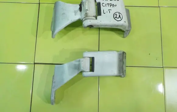 Mercedes-Benz Vito Viano W447 Front door upper hinge A4477407600 XP206