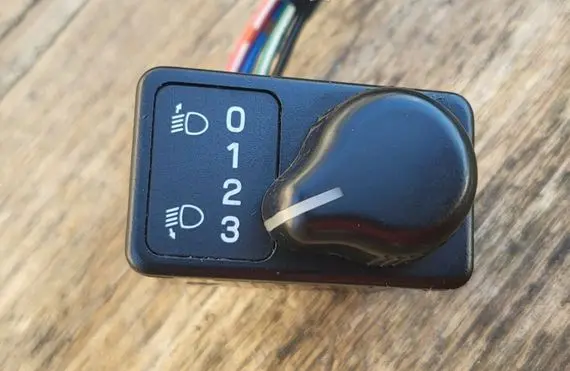 Subaru Forester SF Headlight level height control switch