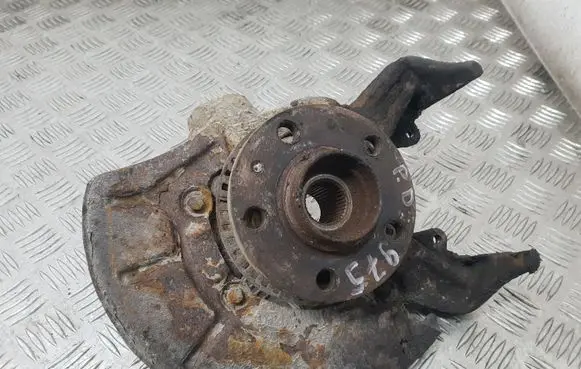 Skoda Octavia Mk1 (1U) Front wheel hub