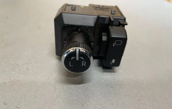 Toyota Camry VIII XV70 Wing mirror switch 183772