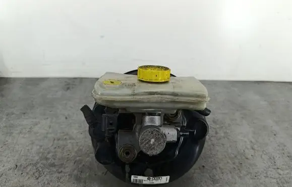 Volkswagen PASSAT B5.5 Brake booster 8E0612105J