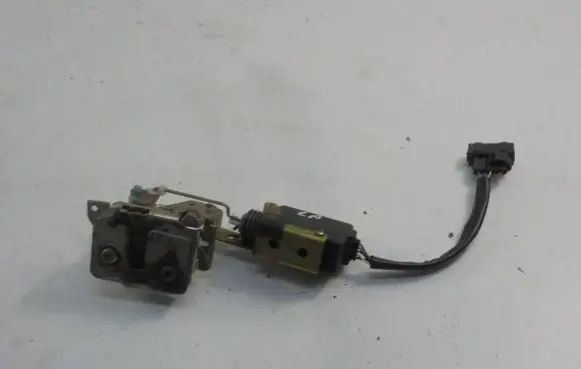 Skoda Felicia II Front door lock 6U0837015C