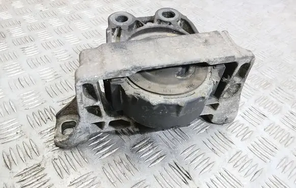Ford Focus Engine mount bracket