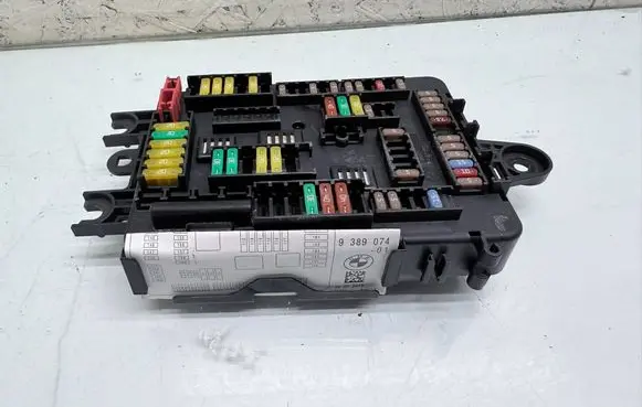 BMW 1 F20 F21 Fuse module 9389070