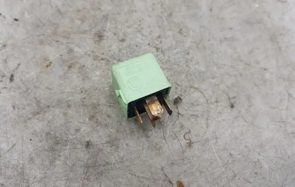 BMW 5 E39 Other relay 61368373700