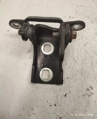 Opel Insignia A Rear door lower hinge A046574